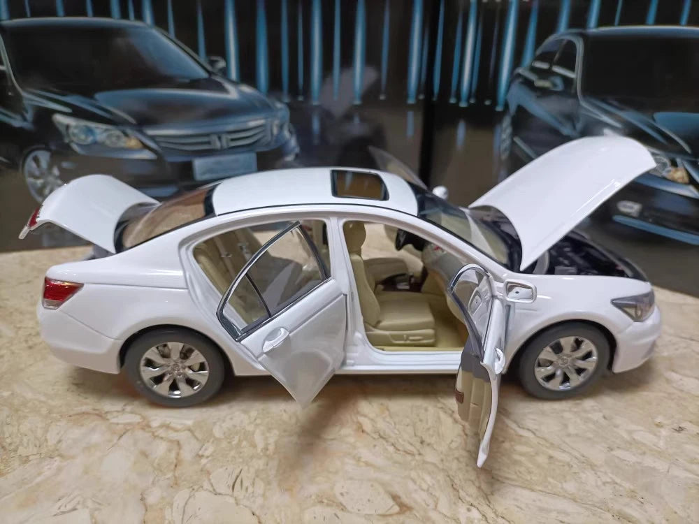 [OEM] 1:18 Honda 2013 Accord 9th White Model Car Die-Cast