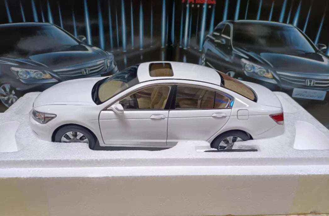 [OEM] 1:18 Honda 2013 Accord 9th White Model Car Die-Cast
