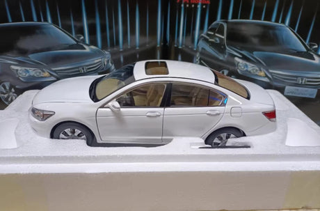 [OEM] 1:18 Honda 2013 Accord 9th White Model Car Die-Cast