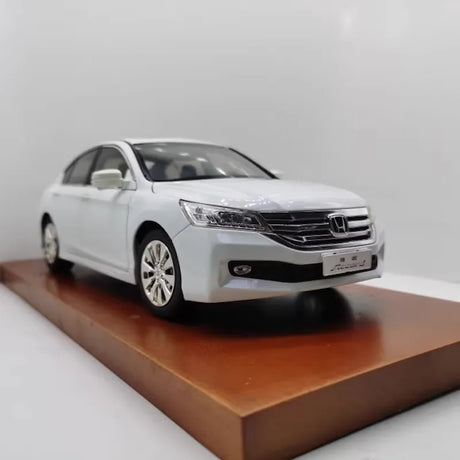 [OEM] 1:18 Honda 2013 Accord White Model Car Die-Cast