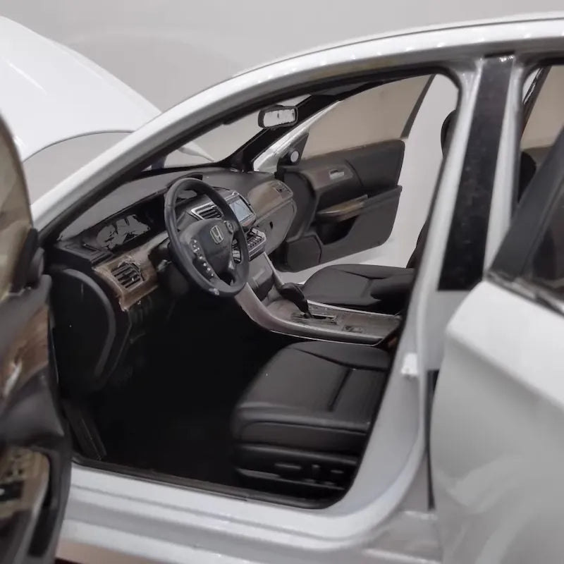 [OEM] 1:18 Honda 2013 Accord White Model Car Die-Cast