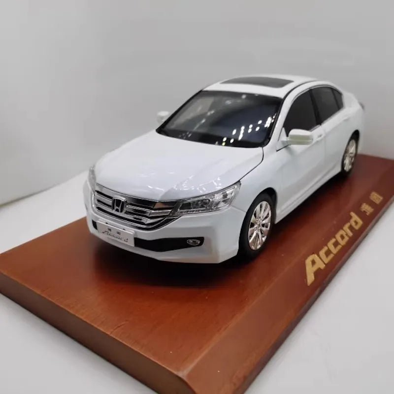 [OEM] 1:18 Honda 2013 Accord White Model Car Die-Cast