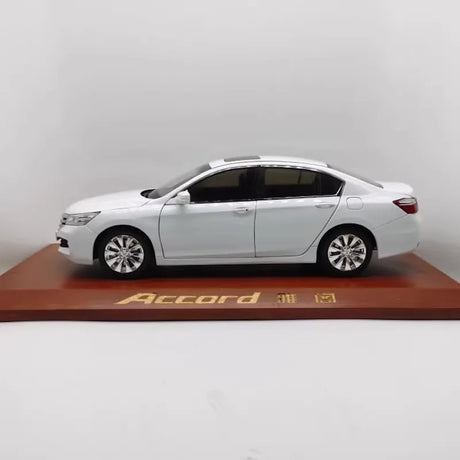 [OEM] 1:18 Honda 2013 Accord White Model Car Die-Cast