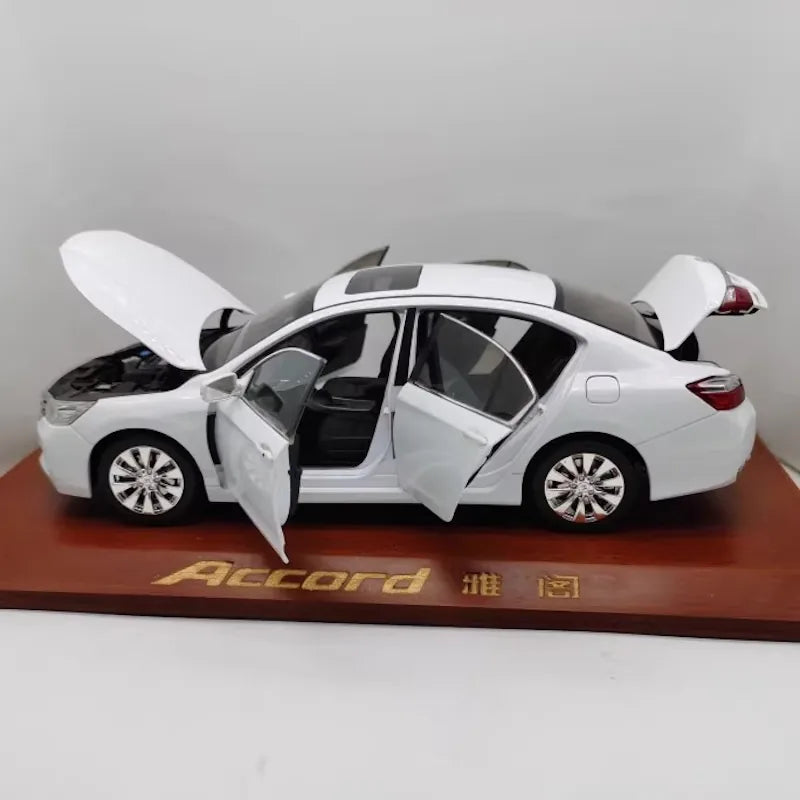 [OEM] 1:18 Honda 2013 Accord White Model Car Die-Cast
