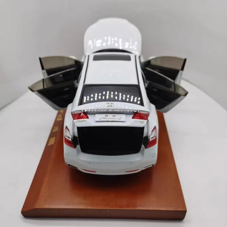 [OEM] 1:18 Honda 2013 Accord White Model Car Die-Cast