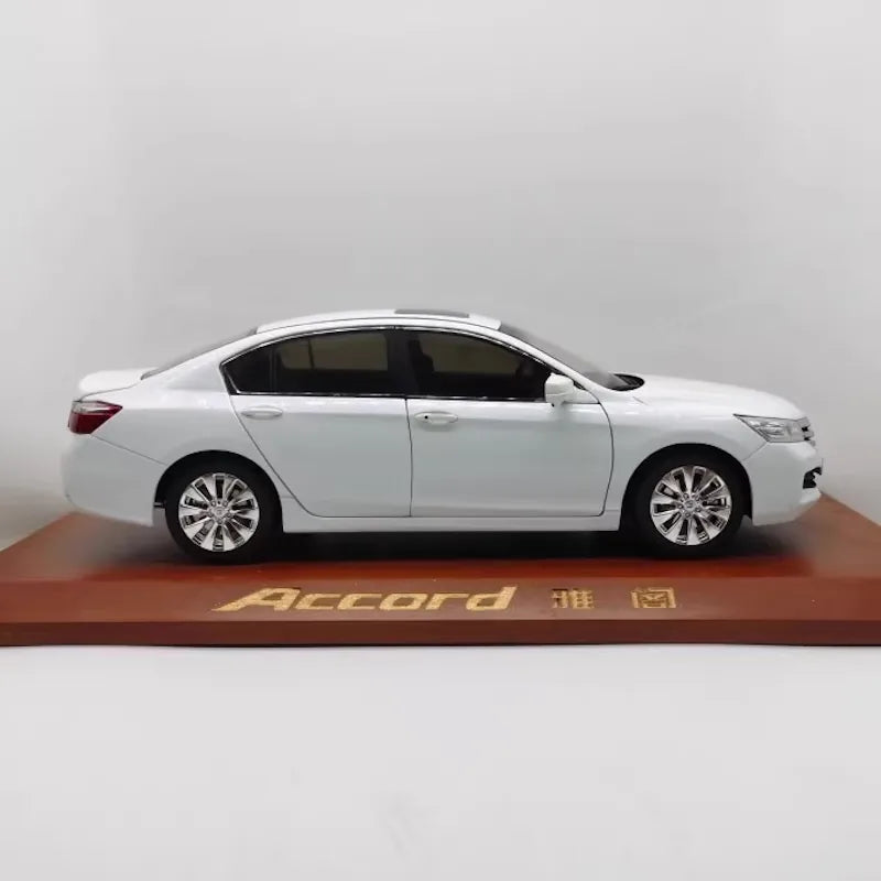 [OEM] 1:18 Honda 2013 Accord White Model Car Die-Cast