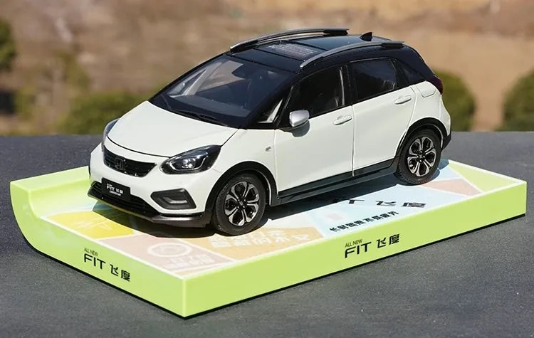 [OEM] 1:18 Honda 2023 Jazz Crosstar White Model Car Die-Cast