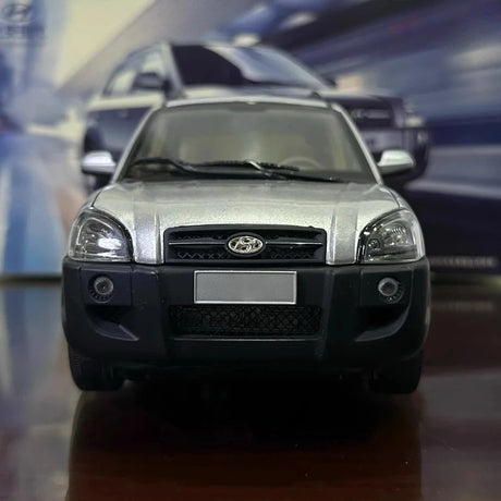 [OEM] 1:18 Hyundai 2004 Tucson Silver Model Car Die-Cast