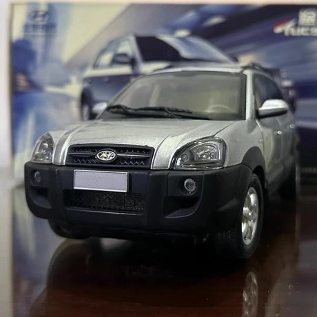 [OEM] 1:18 Hyundai 2004 Tucson Silver Model Car Die-Cast