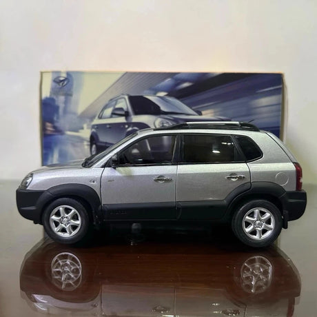 [OEM] 1:18 Hyundai 2004 Tucson Silver Model Car Die-Cast