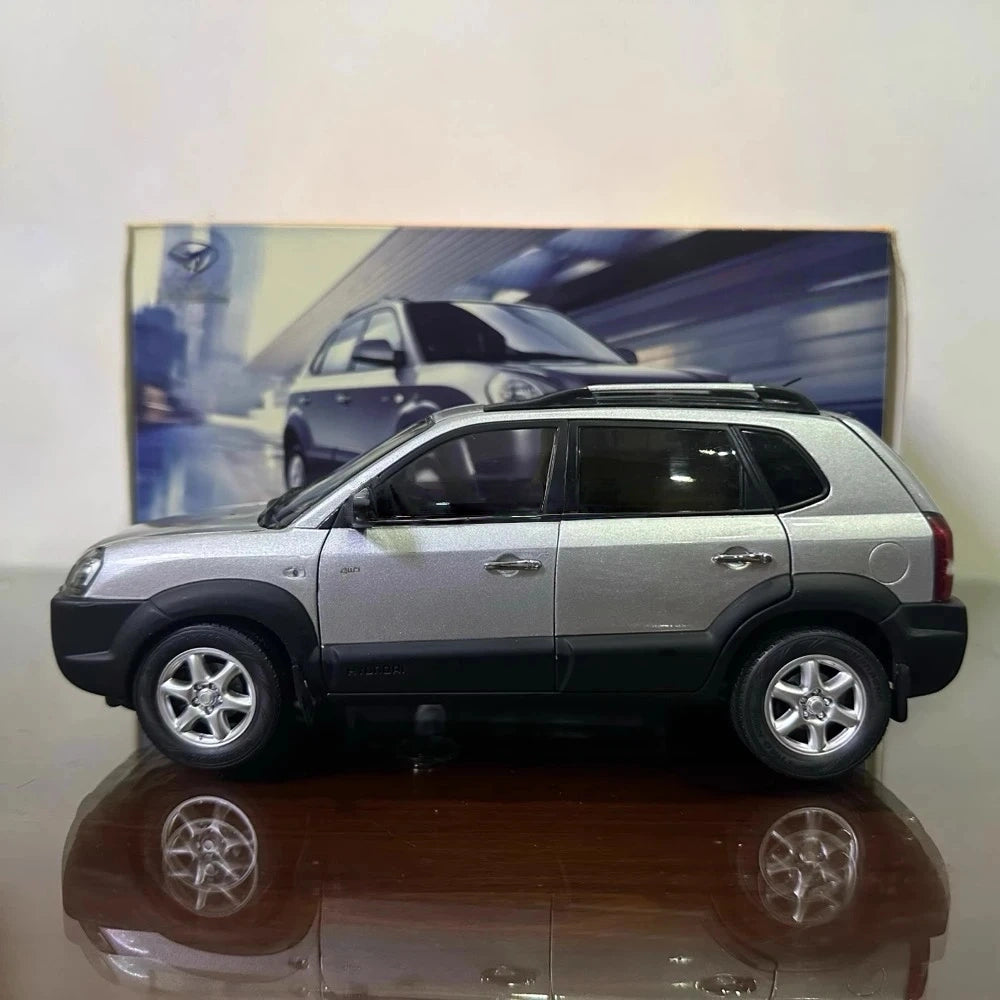 [OEM] 1:18 Hyundai 2004 Tucson Silver Model Car Die-Cast