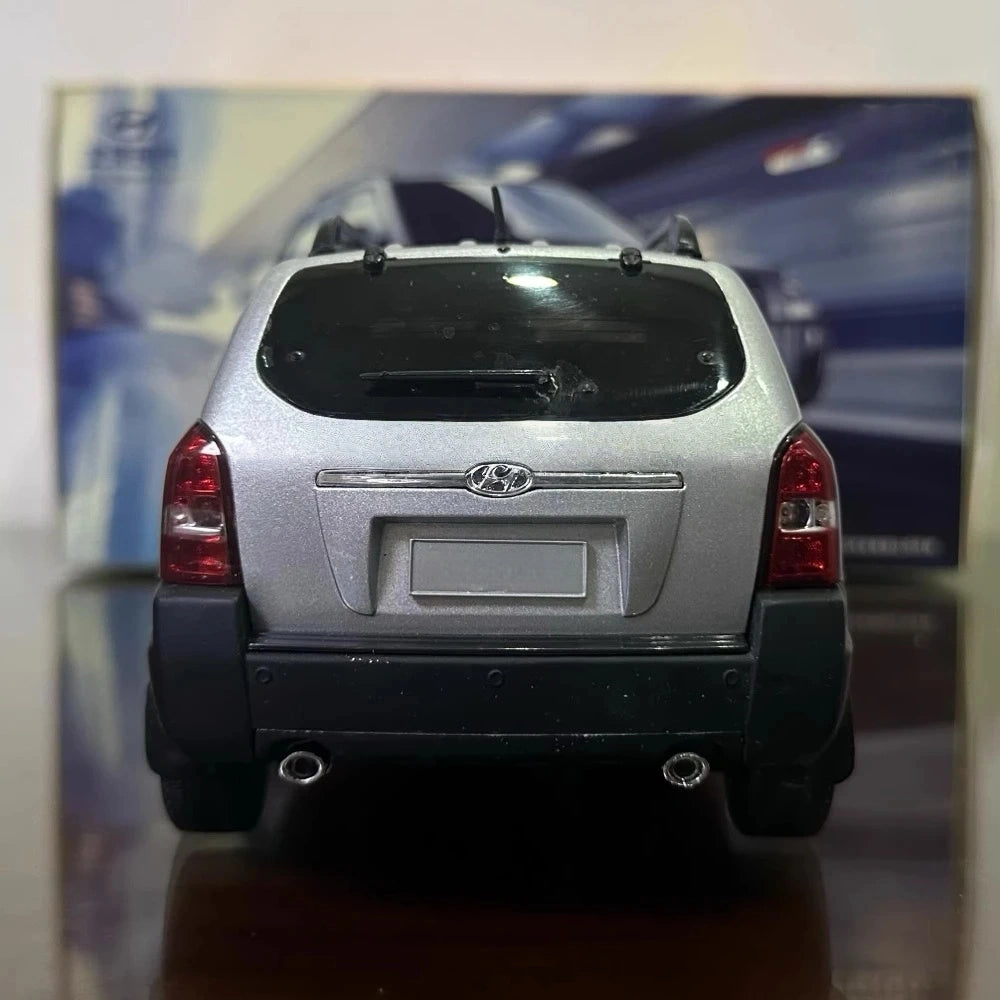 [OEM] 1:18 Hyundai 2004 Tucson Silver Model Car Die-Cast