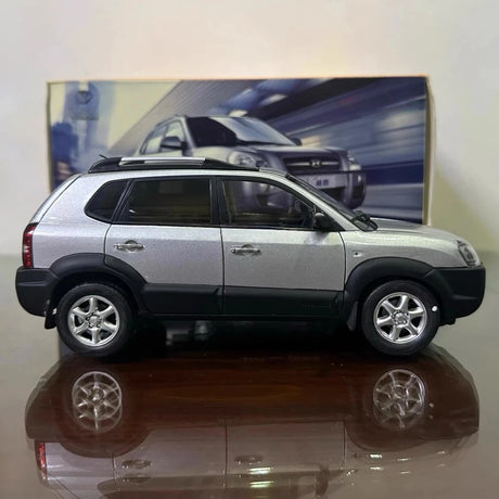 [OEM] 1:18 Hyundai 2004 Tucson Silver Model Car Die-Cast