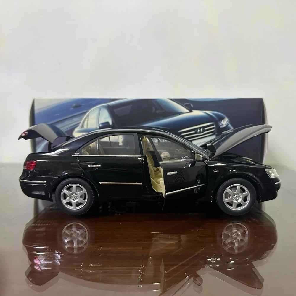 [OEM] 1:18 Hyundai 2005 Sonata NF Black Model Car Die-Cast