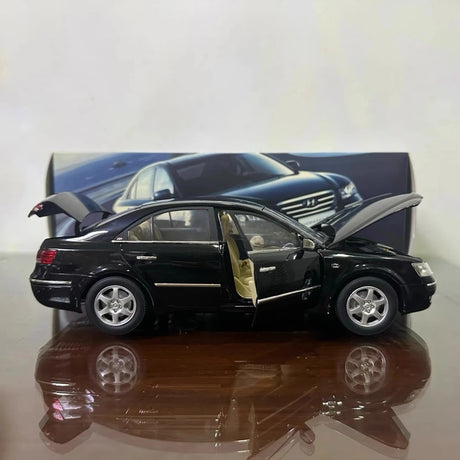 [OEM] 1:18 Hyundai 2005 Sonata NF Black Model Car Die-Cast