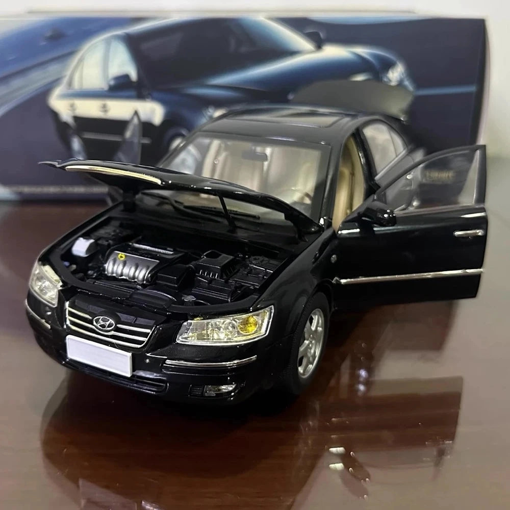 [OEM] 1:18 Hyundai 2005 Sonata NF Black Model Car Die-Cast