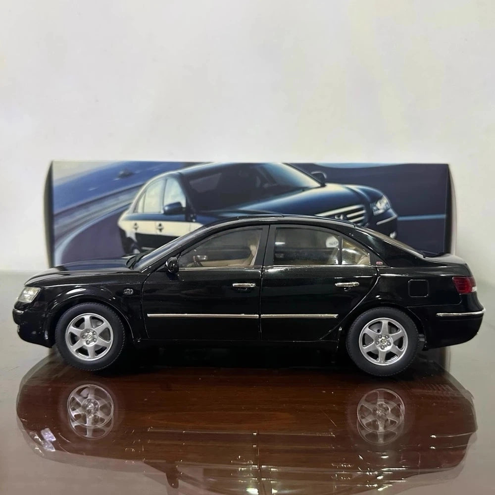 [OEM] 1:18 Hyundai 2005 Sonata NF Black Model Car Die-Cast