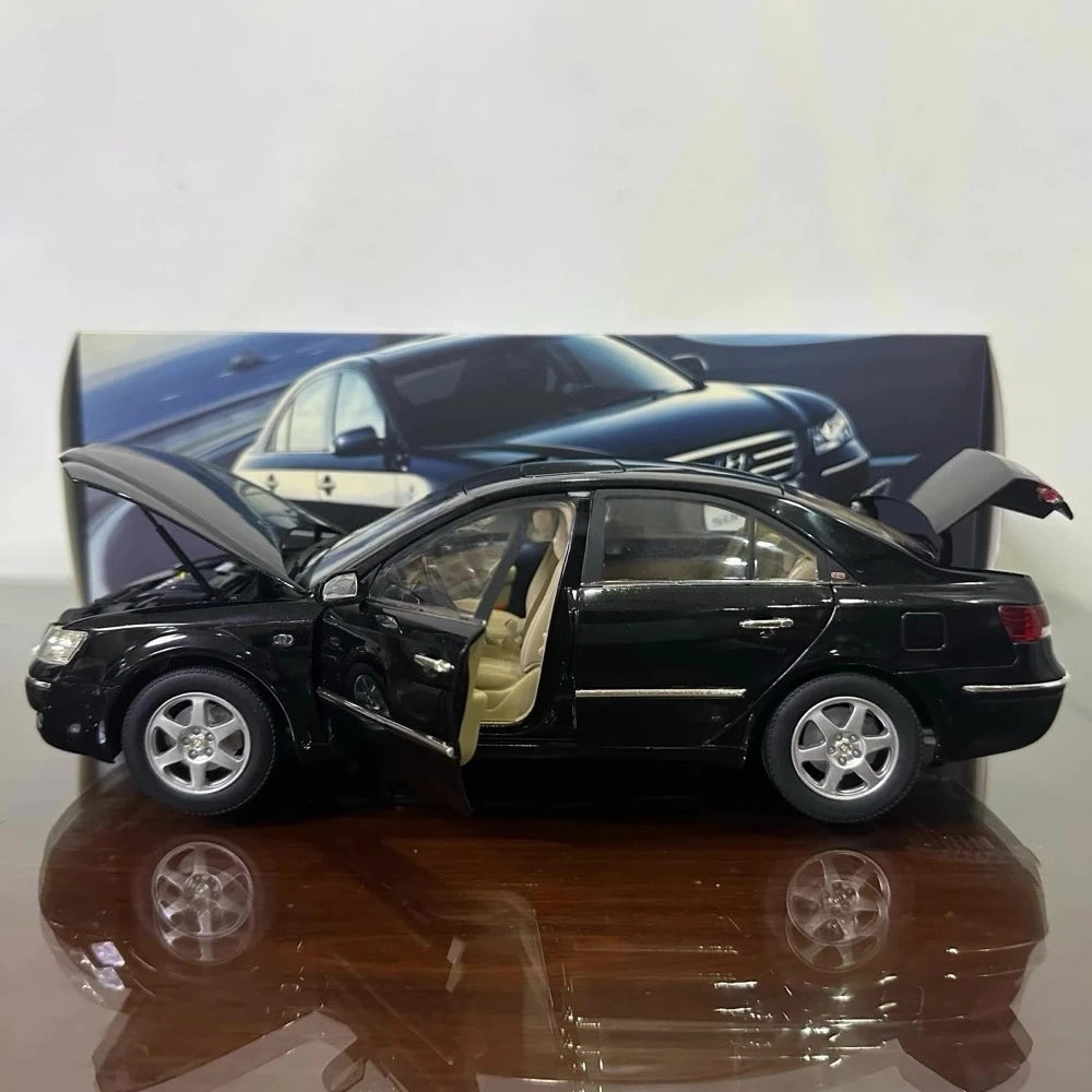 [OEM] 1:18 Hyundai 2005 Sonata NF Black Model Car Die-Cast