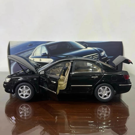 [OEM] 1:18 Hyundai 2005 Sonata NF Black Model Car Die-Cast