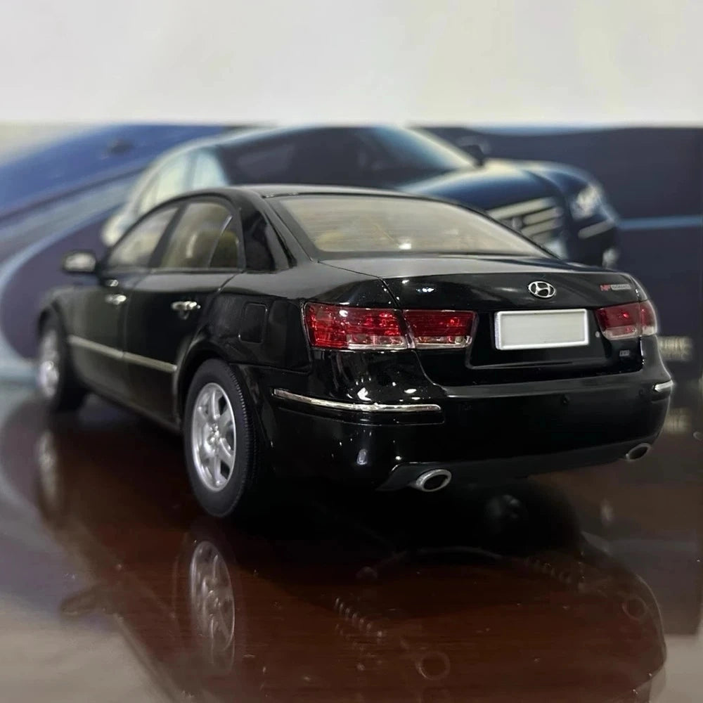 [OEM] 1:18 Hyundai 2005 Sonata NF Black Model Car Die-Cast