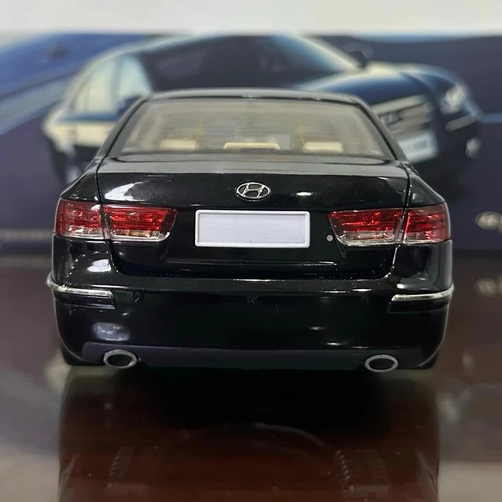 [OEM] 1:18 Hyundai 2005 Sonata NF Black Model Car Die-Cast