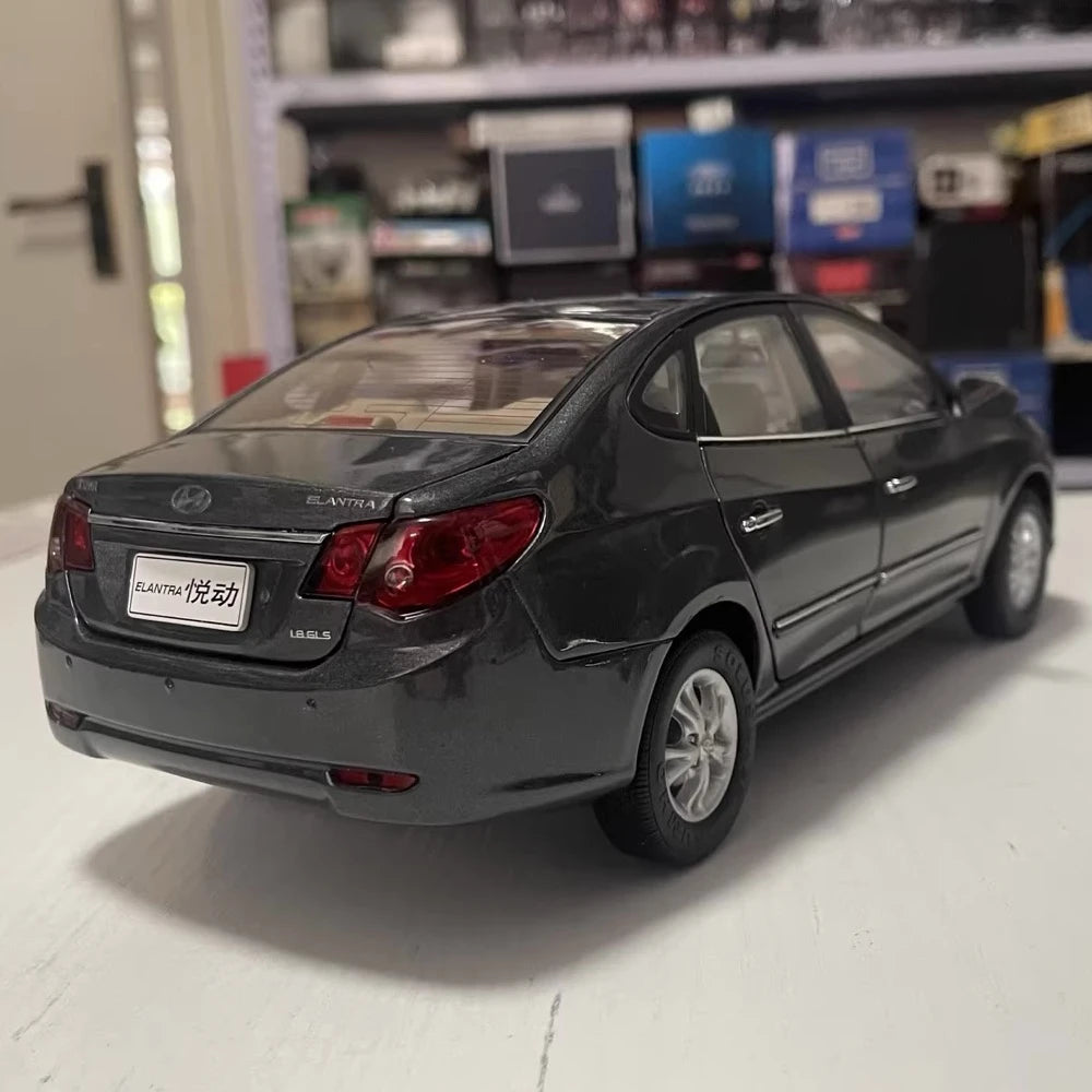 [OEM] 1:18 Hyundai 2008 Elantra Gray Model Car Die-Cast