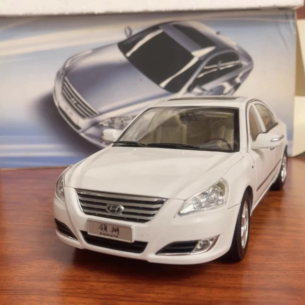 [OEM] 1:18 Hyundai 2009 Sonata White Model Car Die-Cast