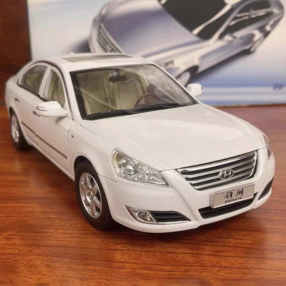 [OEM] 1:18 Hyundai 2009 Sonata wit modelauto Die-Cast