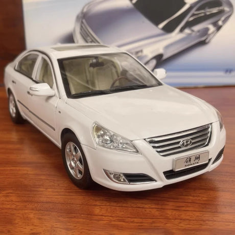 [OEM] 1:18 Hyundai 2009 Sonata White Model Car Die-Cast