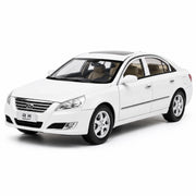 OEM Hyundai 2009 Sonata الأبيض 1:18 – مجسم سيارة معدني للعرض والاقتناء