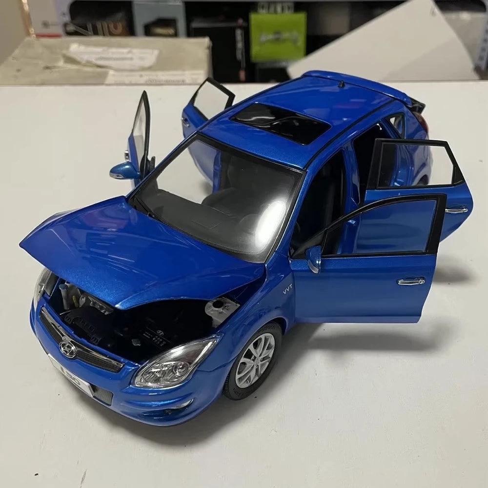 [OEM] 1:18 Hyundai 2009 i30 Blue Model Car Die-Cast
