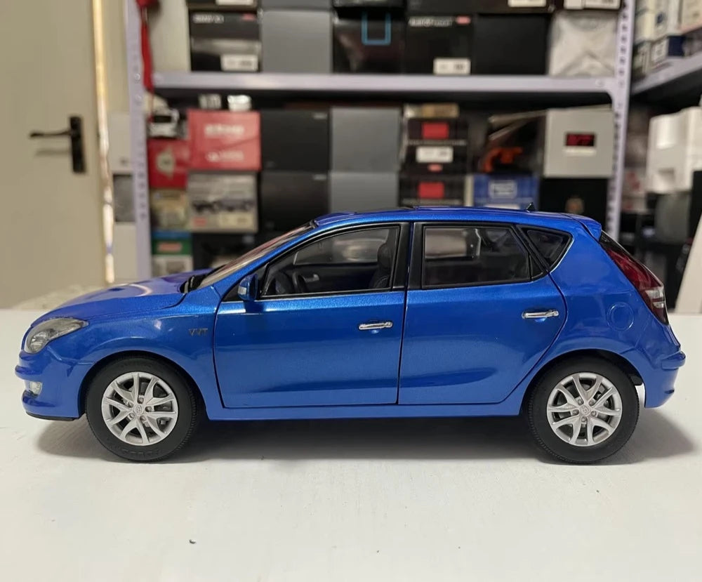 [OEM] 1:18 Hyundai 2009 i30 Blue Model Car Die-Cast