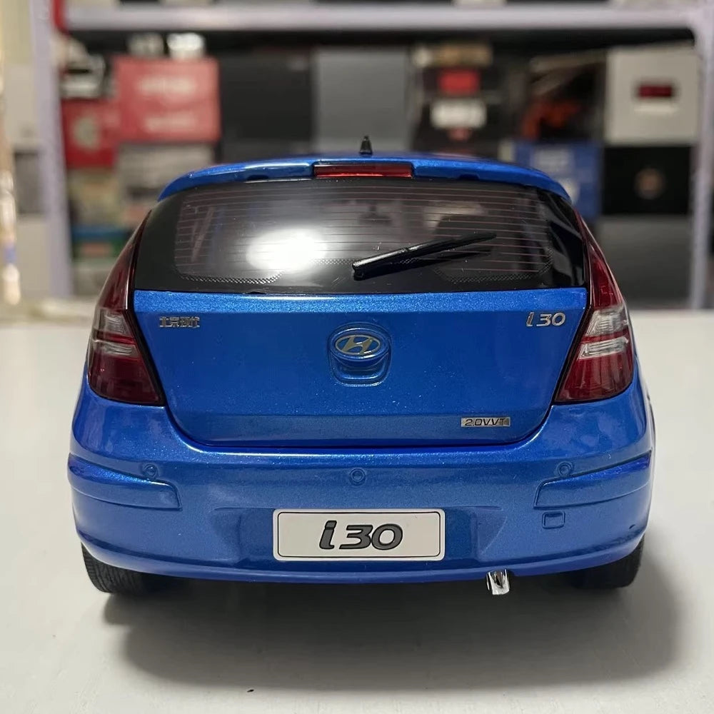 [OEM] 1:18 Hyundai 2009 i30 blu modellino di auto Die-Cast