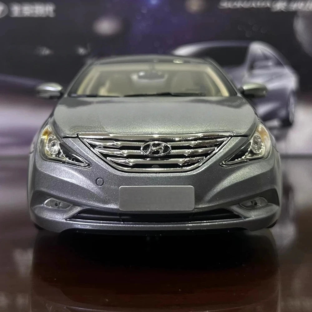 [OEM] 1:18 Hyundai 2010 Sonata Gray Model Car Die-Cast