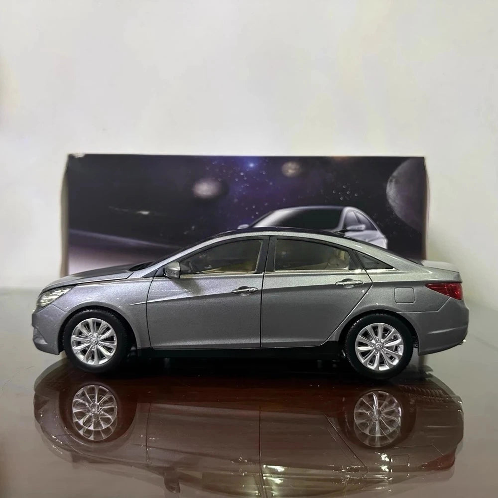 [OEM] 1:18 Hyundai 2010 Sonata Gray Model Car Die-Cast