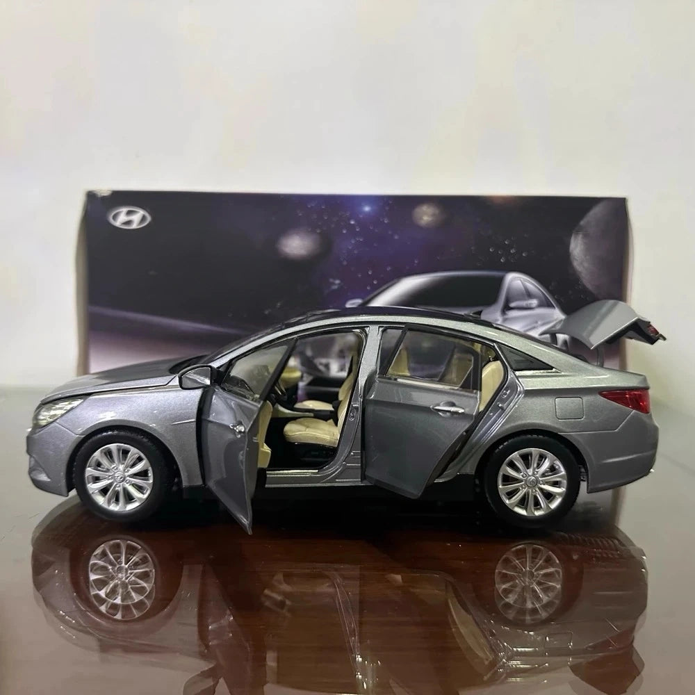 [OEM] 1:18 Hyundai 2010 Sonata grigio modellino di auto Die-Cast