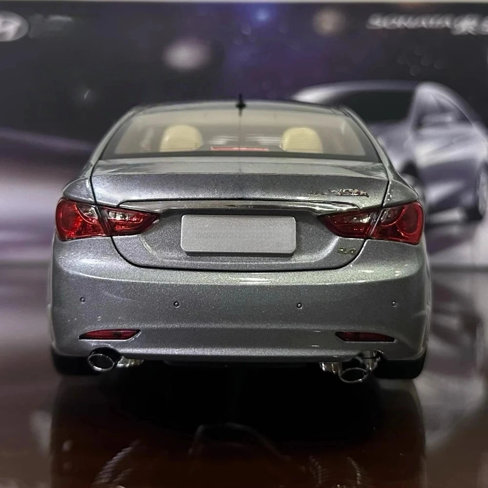 [OEM] 1:18 Hyundai 2010 Sonata Gray Model Car Die-Cast