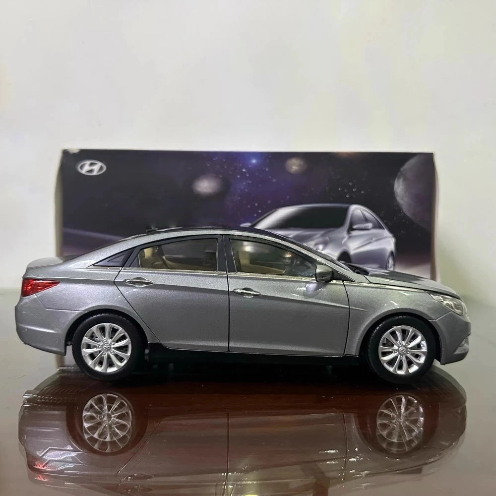 [OEM] 1:18 Hyundai 2010 Sonata grigio modellino di auto Die-Cast