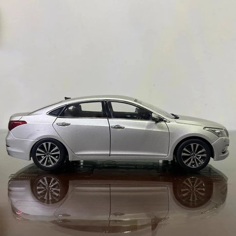 [OEM] 1:18 Hyundai 2014 Mistra Silver Model Car Die-Cast