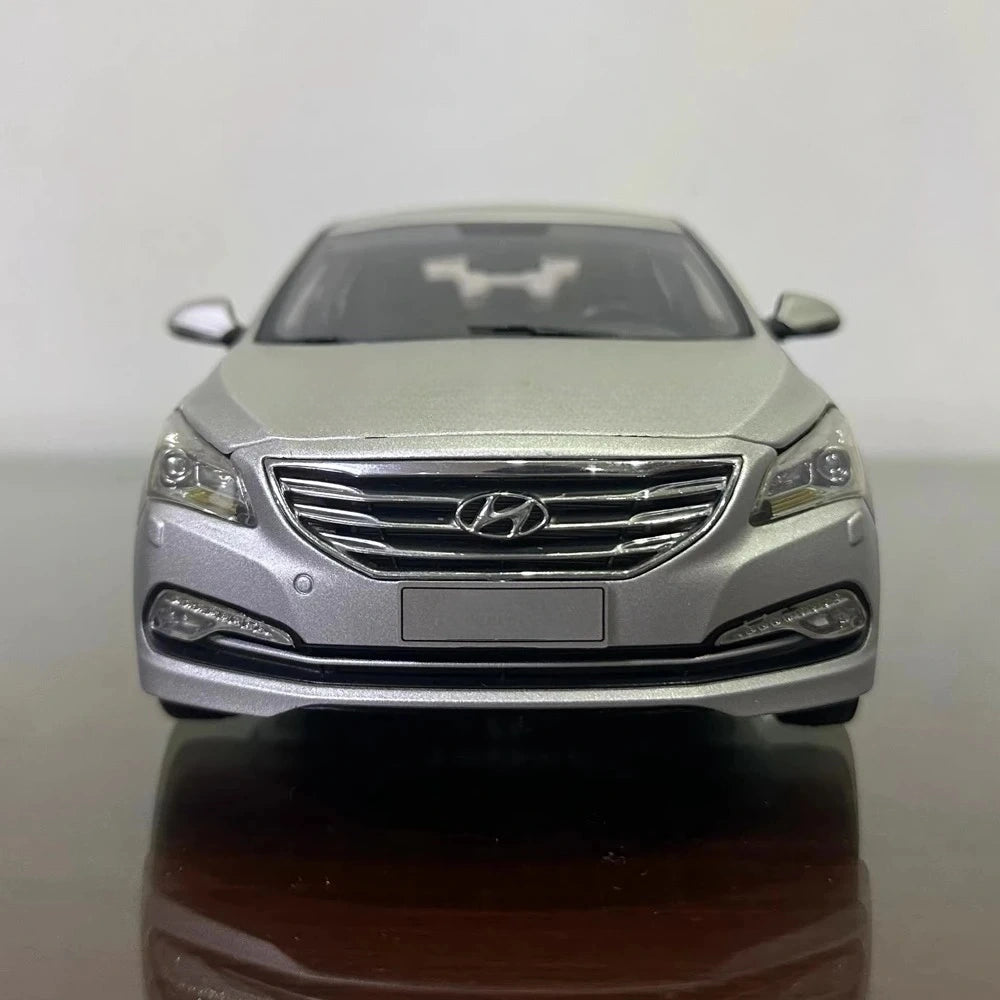 [OEM] 1:18 Hyundai 2014 Mistra Silver Model Car Die-Cast