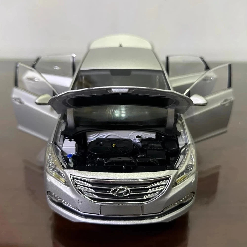 [OEM] 1:18 Hyundai 2014 Mistra Silver Model Car Die-Cast