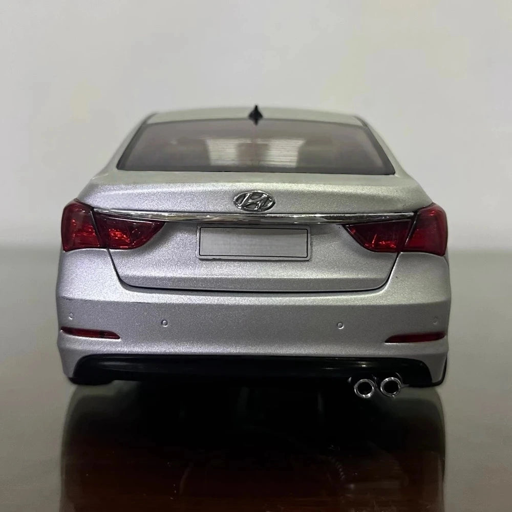 [OEM] 1:18 Hyundai 2014 Mistra Silver Model Car Die-Cast