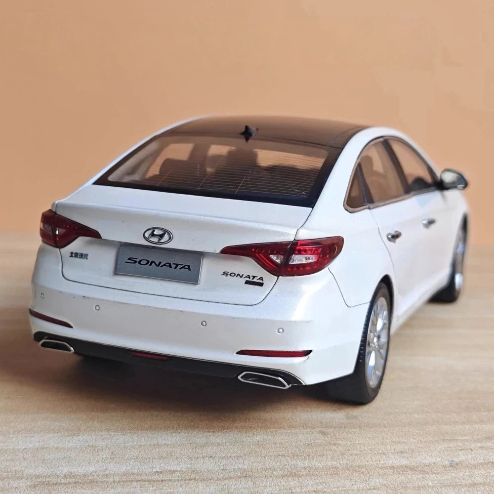 [OEM] 1:18 Hyundai 2014 Sonata White Model Car Die-Cast