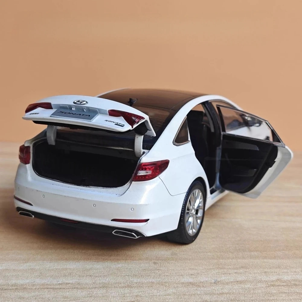 [OEM] 1:18 Hyundai 2014 Sonata White Model Car Die-Cast