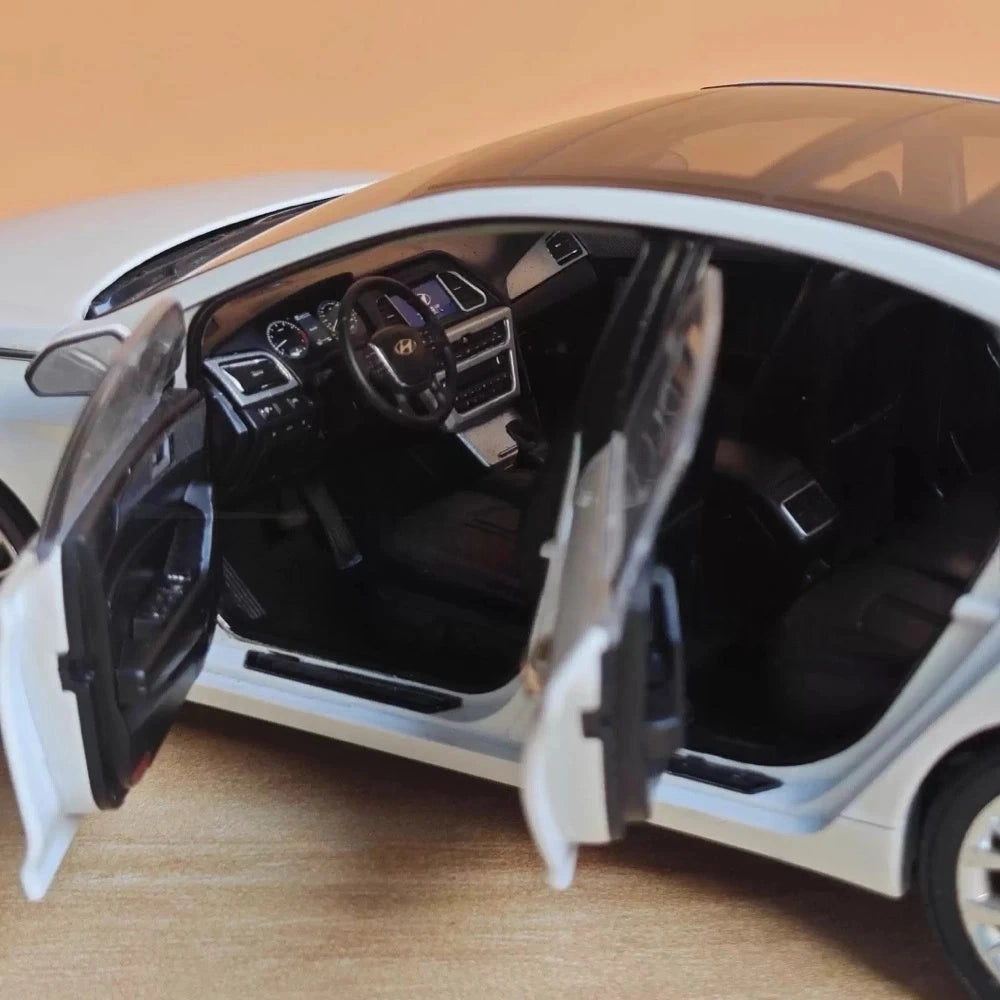 [OEM] 1:18 Hyundai 2014 Sonata White Model Car Die-Cast