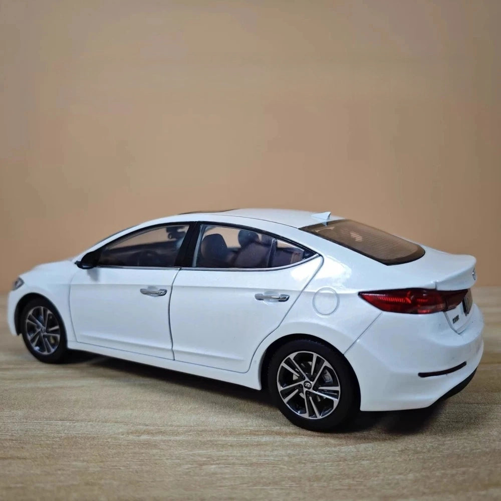 [OEM] 1:18 Hyundai 2016 Elantra Lingdong White Model Car Die-Cast