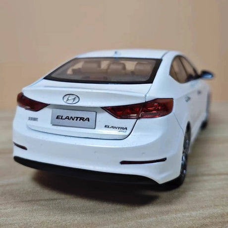 [OEM] 1:18 Hyundai 2016 Elantra Lingdong White Model Car Die-Cast