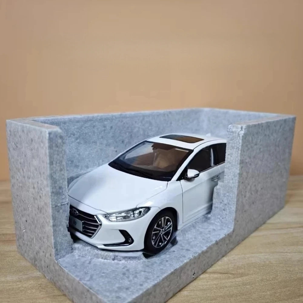 [OEM] 1:18 Hyundai 2016 Elantra Lingdong White Model Car Die-Cast