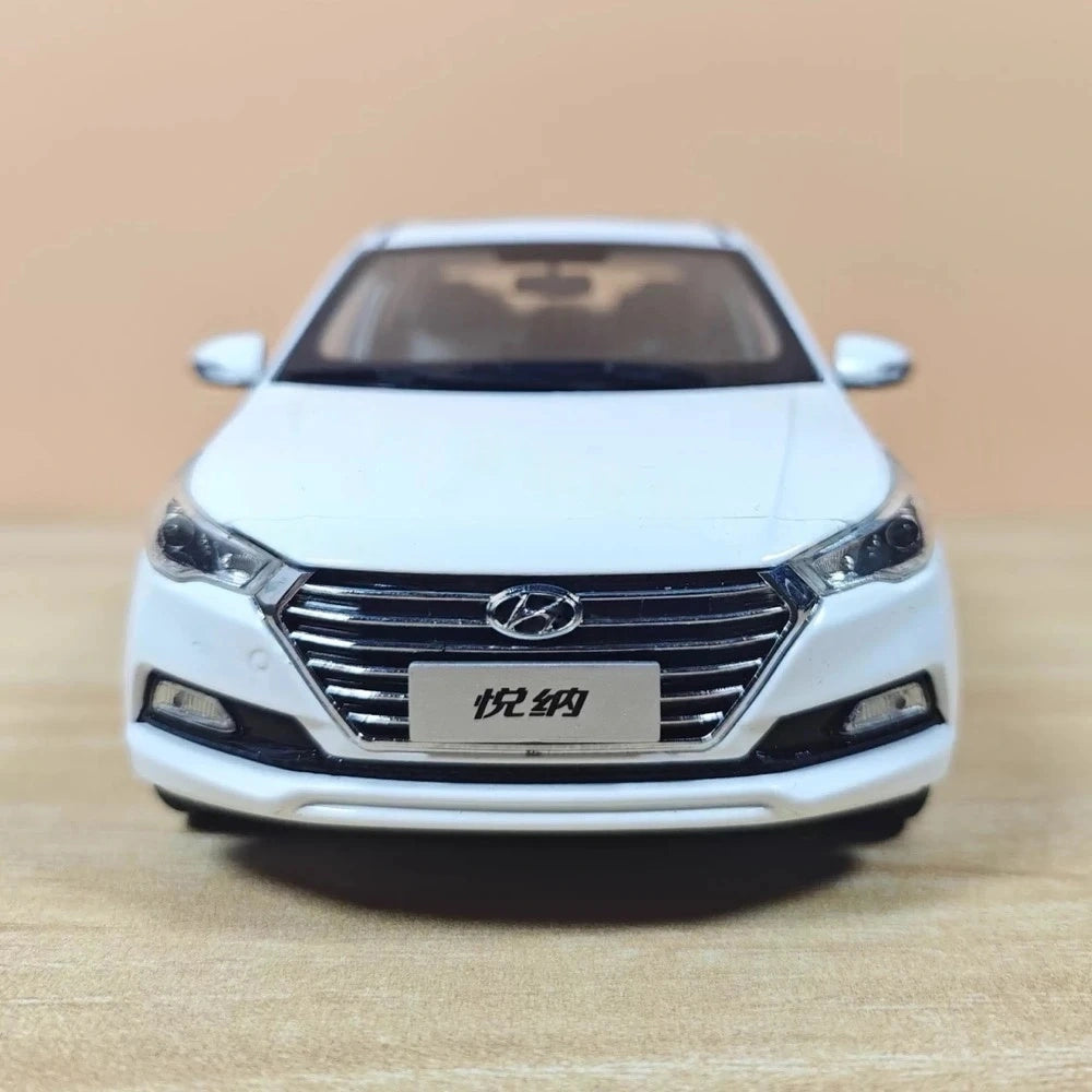 [OEM] 1:18 Hyundai 2016 Verna White Model Car Die-Cast