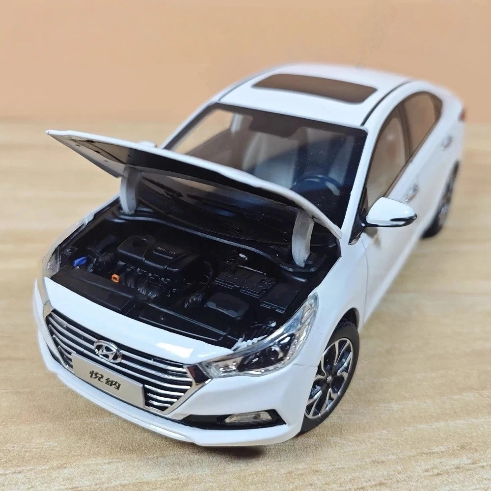 [OEM] 1:18 Hyundai 2016 Verna White Model Car Die-Cast